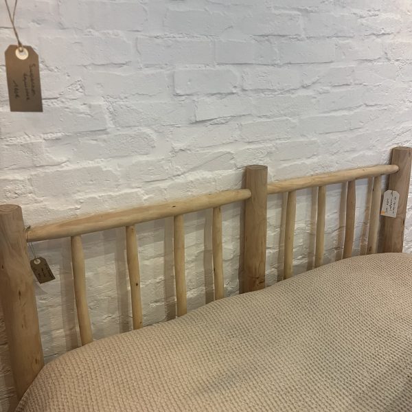 Eucalyptus wood bed - Image 2