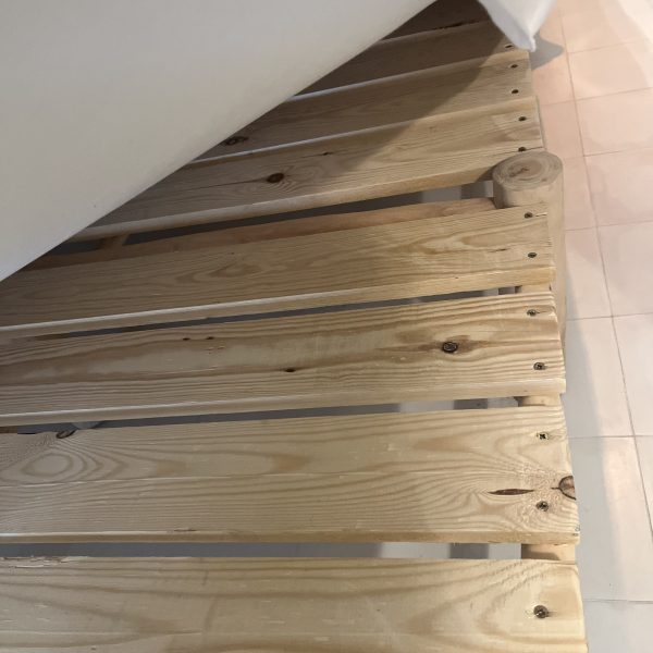Eucalyptus wood bed - Image 4